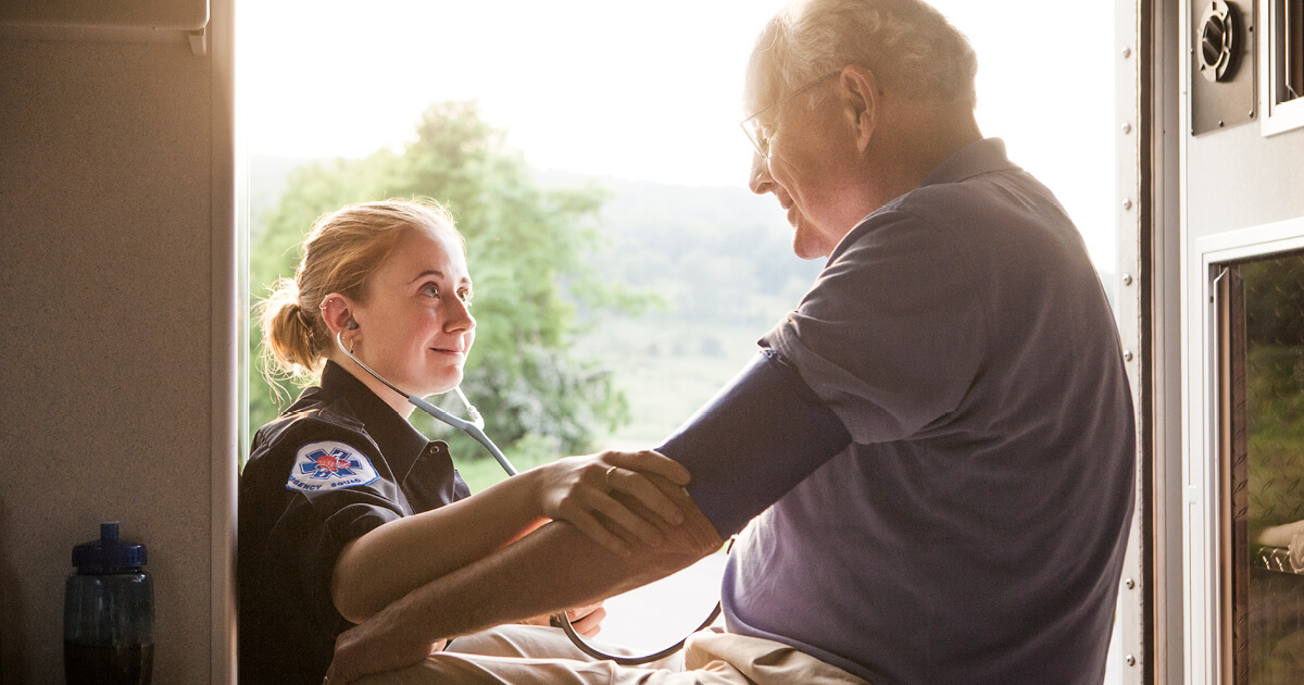 ems_helping_elderly_man_resize ems_helping_elderly_man_resize